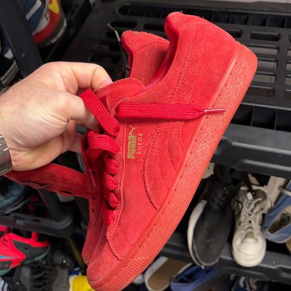Puma Other - Puma size 8.5 one shoe missing laces